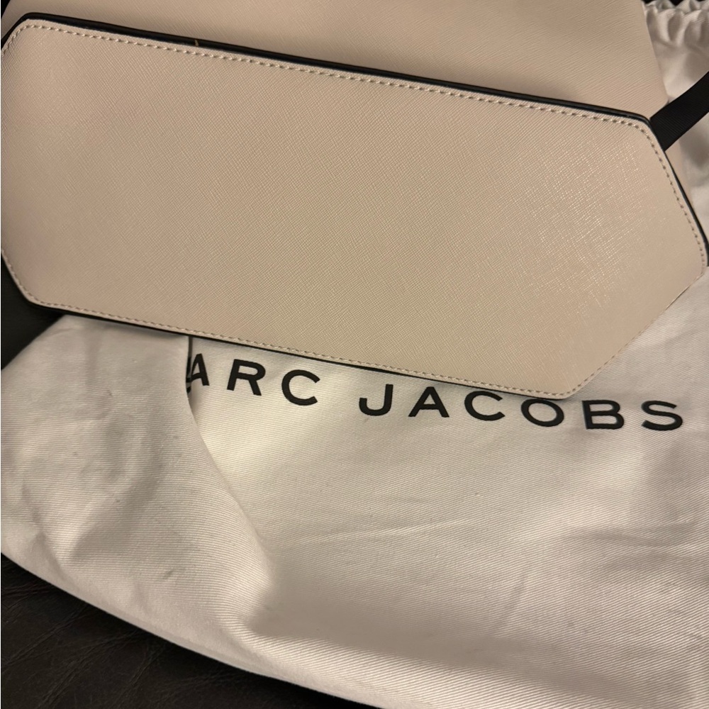 Marc Jacobs Cream Handbag - Picture 7 of 7